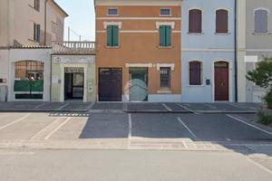 NEGOZIO A CASTELBELFORTE