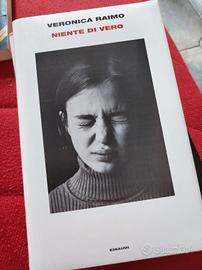 Niente di vero - libro di Veronica Raimo