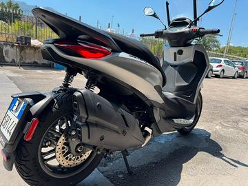 Piaggio Beverly 400 s hpe