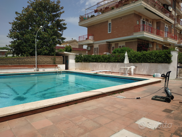 Appartamento con piscina condominiale Lavinio