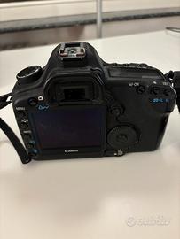 Canon EOS 5D Mark II con caricabatterie e scatola