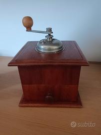 macinino vintage in legno