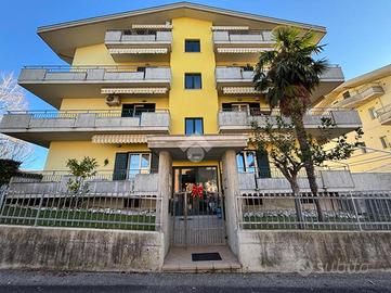 3 LOCALI A CASTELLALTO