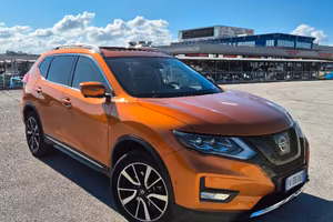 Nissan xtrail 4x4. gancio traino. tetto