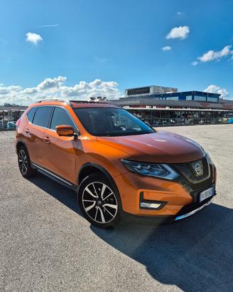Nissan xtrail 4x4. gancio traino. tetto