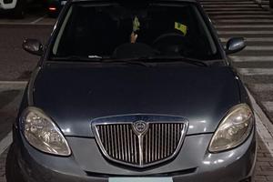 Ypsilon 1.2 argento impianto a Gas