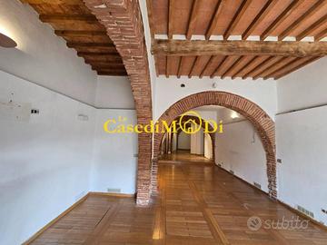 Immobile di 100 m² a Livorno