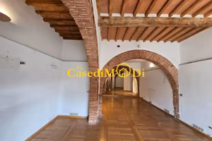 Immobile di 100 m² a Livorno