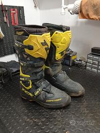 Stivali motocross TCX e Alpinestar