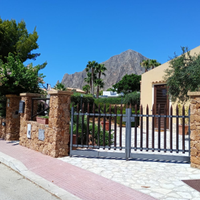 Villetta arredata con giardino e spazio esterno