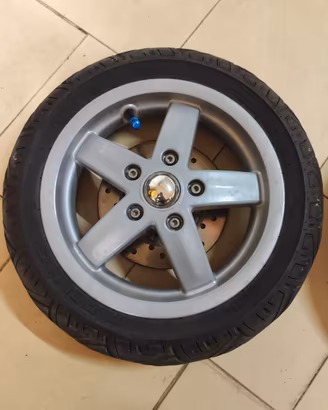 cerchi vespa lx