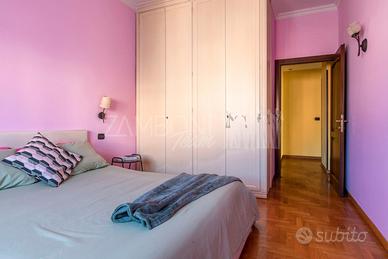 Armadio laccato in legno massello