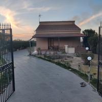 Villetta con piscina idromassaggio esterna