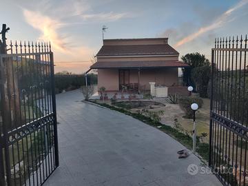 Villetta con piscina idromassaggio esterna