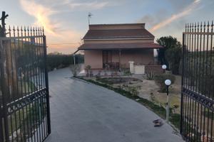 Villetta con piscina idromassaggio esterna