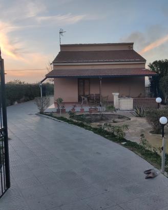 Villetta con piscina idromassaggio esterna