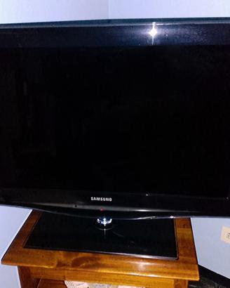 SAMSUNG 32 POLLICI LCD TV full HD
