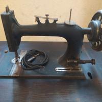 Macchina da cucire antica