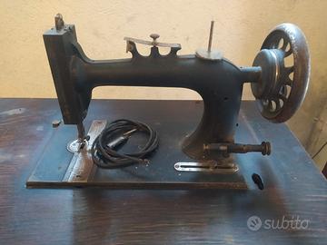 Macchina da cucire antica