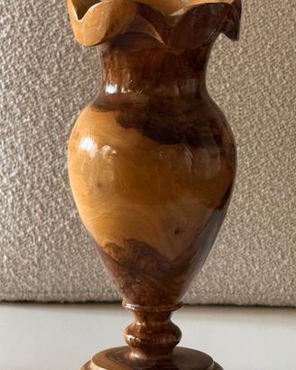 Vaso in legno d'ulivo massiccio tornito a mano