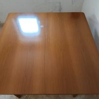 Tavolo in legno di ciliegio lucidato 112x112cm