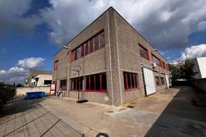Immobile di 1250 m² a Fornovo San Giovanni
