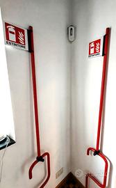 2 Piantane Porta Estintore Rosse H190 cm Nuove