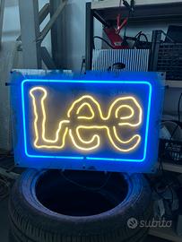 Insegna luminosa neon