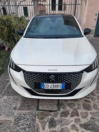 Peugeot 208 full electric gt 136cv