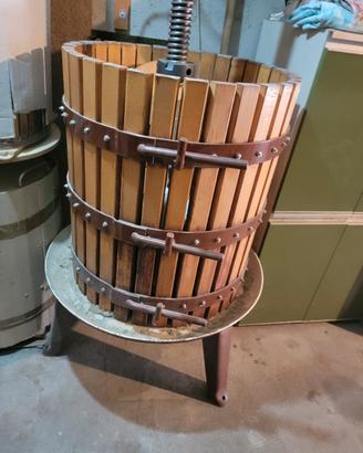 TORCHIO PER VINO CON  TUTTI GLI ACCESSORI  E VASCA
