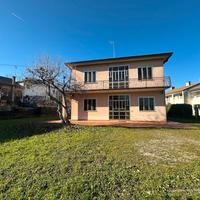 Singola con ampio giardino