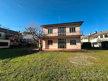 Singola con ampio giardino