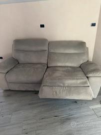 2 divani di cui uno reclinabile