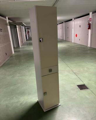 Mobiletto da bagno con specchio girevole