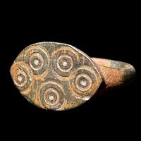 Anello romano antico magico con simbolo occhio