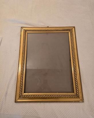 Cornice vintage dorata in legno lavorato con vetro