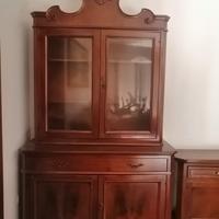 credenza con vetrina