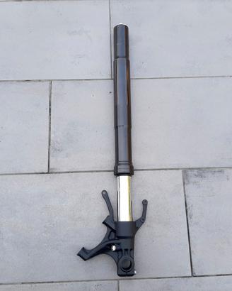 FORCELLA DESTRA PERFETTA YAMAHA R1 2004 2006 2006