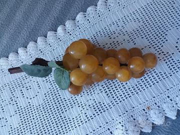 Grappolo d'uva con acini in alabastro 
