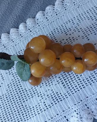 Grappolo d'uva con acini in alabastro 