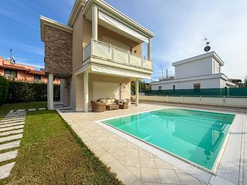 VILLA SINGOLA A PADENGHE SUL GARDA