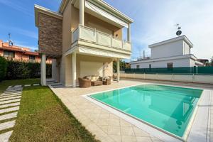 VILLA SINGOLA A PADENGHE SUL GARDA