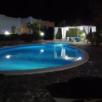 Villa con piscina e trullo antico