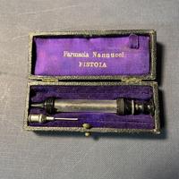 Siringa vintage con custodia pelle