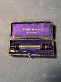 Siringa vintage con custodia pelle