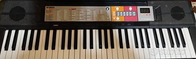 pianola Yamaha PSR F50