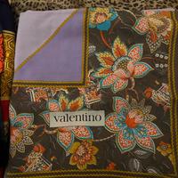 Valentino foulard