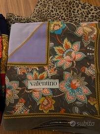 Valentino foulard