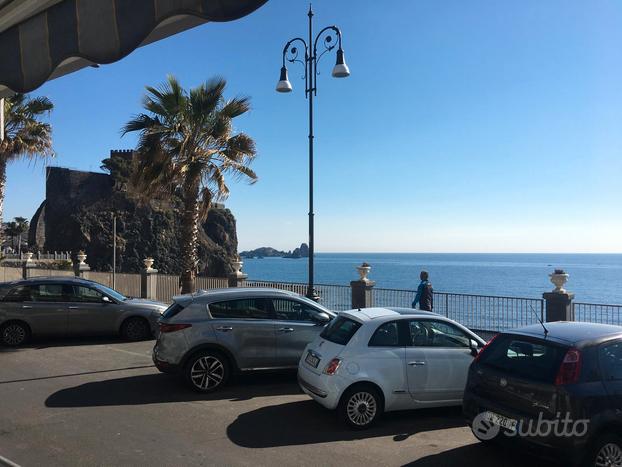 Lungomare Acicastello fronte mare con cantina A.FF