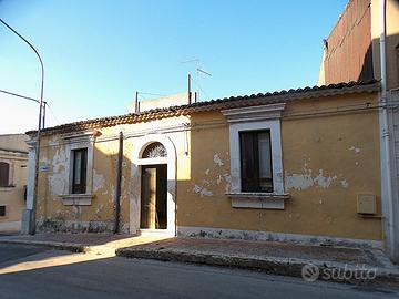 Indip. in via Magenta con garage e spazi esterni